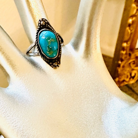 Vintage Sterling Silver Turquoise Ring - Picture 6 of 16